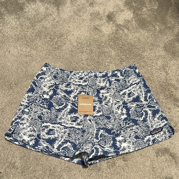 New Women’s Patagonia Barely Baggies Shorts 2-1/2 in Size Medium Endless Blue - Picture 2 of 5